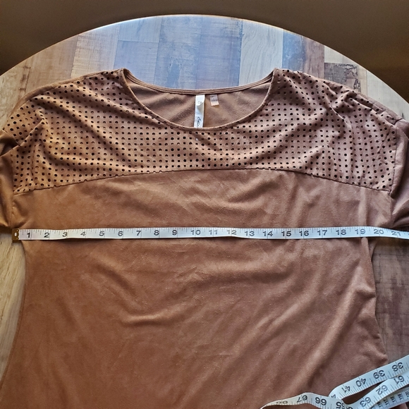 Ny collection tan brown faux suede perforated cutout tunic top fall shirt small - Picture 9 of 15